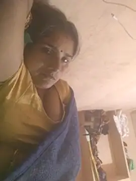 Snapshot of Seema_ji12 chatting on 12/01/25, 03:06 Seema ji12 online show from 12/01/25, 03:06