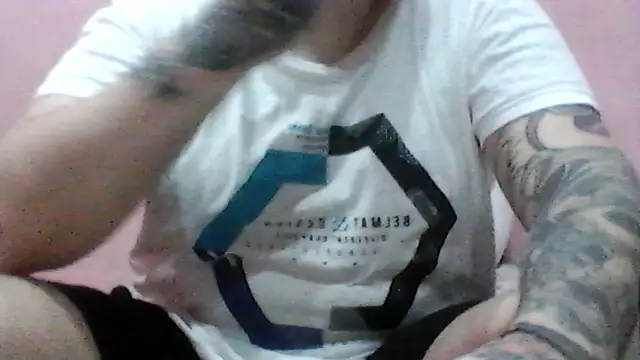 Snapshot of fasurring chatting on 11/15/25, 02:42 fasurring online show from 11/15/25, 02:42