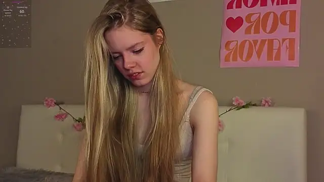 Snapshot of TiffinyMergist chatting on 12/05/25, 07:43 TiffinyMergist online show from 12/05/25, 07:43