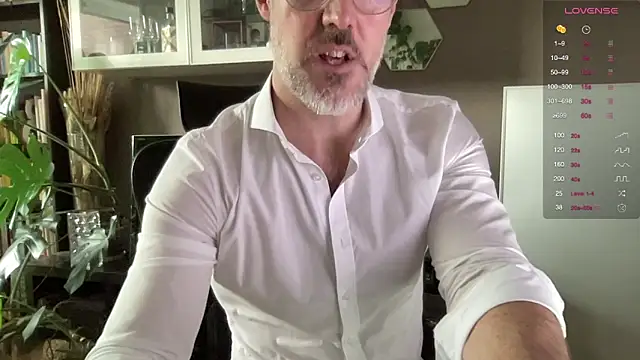 Snapshot of the_new_fit_rubinho chatting on 11/13/25, 09:19 the new fit rubinho online show from 11/13/25, 09:19