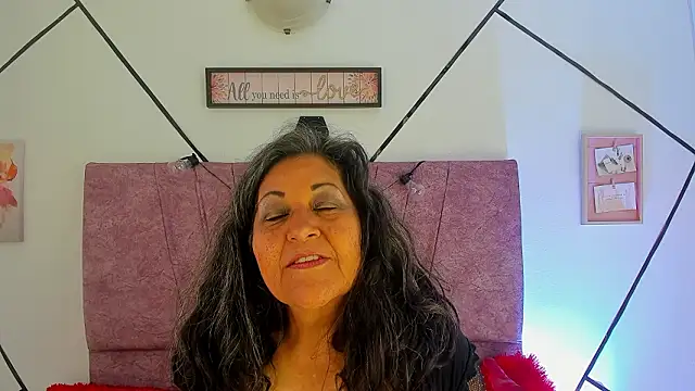 Snapshot of Victoriaa_Anderson chatting on 02/02/26, 05:44 Victoriaa Anderson online show from 02/02/26, 05:44