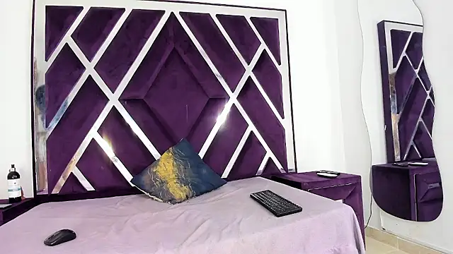 Snapshot of ninaasm chatting on 01/13/26, 12:32 ninaasm online show from 01/13/26, 12:32
