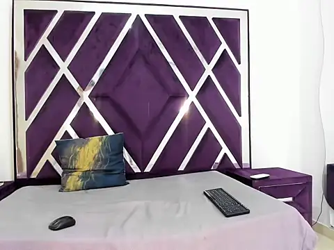 Snapshot of ninaasm chatting on 01/15/26, 12:54 ninaasm online show from 01/15/26, 12:54