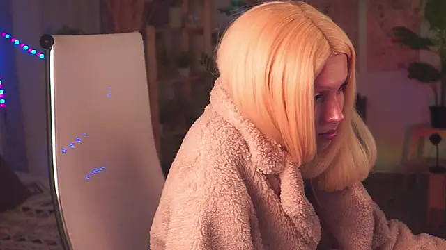 Snapshot of FrancescaCavaliere chatting on 11/27/25, 09:44 FrancescaCavaliere online show from 11/27/25, 09:44