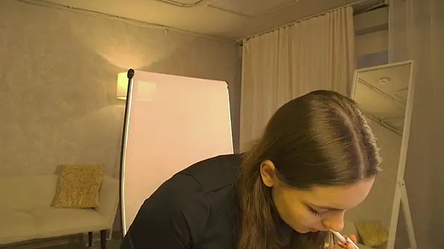 Snapshot of FrancescaCavaliere chatting on 12/16/25, 08:41 FrancescaCavaliere online show from 12/16/25, 08:41