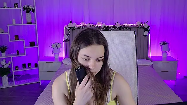 FrancescaCavaliere online show from 07/27/26, 12:45