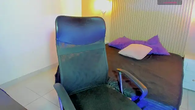 Snapshot of SashaSmithh1 chatting on 11/09/25, 06:01 SashaSmithh1 online show from 11/09/25, 06:01