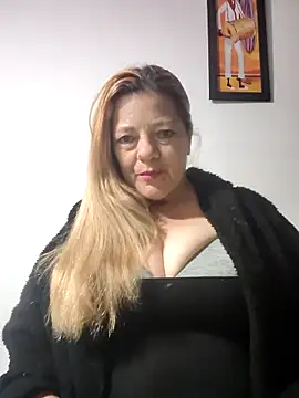 karlaanqui1 online show from 05/20/26, 10:43