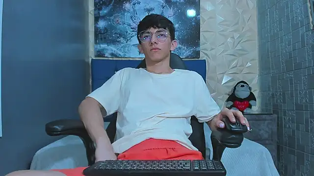 ElanGiraldo online show from 05/07/26, 11:21