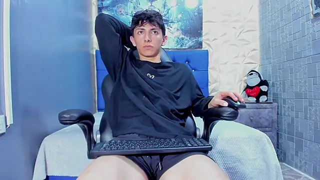 ElanGiraldo online show from 05/12/26, 12:08