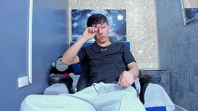 ElanGiraldo online show from 05/21/26, 10:50