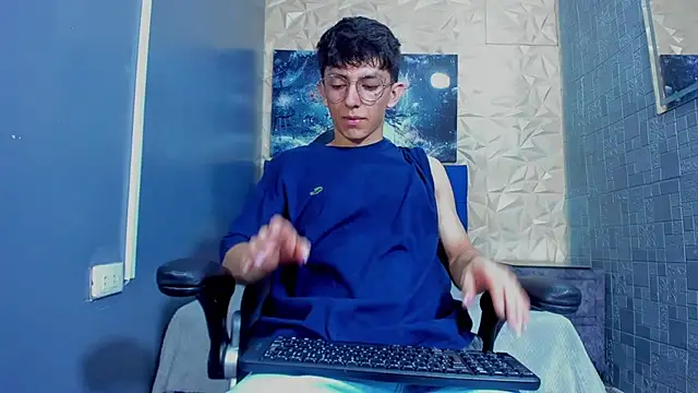 ElanGiraldo online show from 05/30/26, 09:45