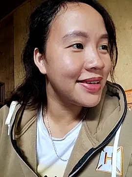 yelow-bee online show from 11/10/25, 03:49