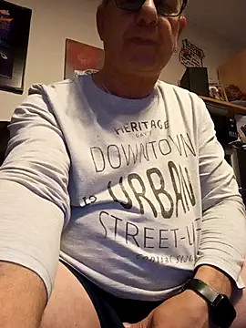 Snapshot of andy-1961 chatting on 11/09/25, 11:36 andy-1961 online show from 11/09/25, 11:36