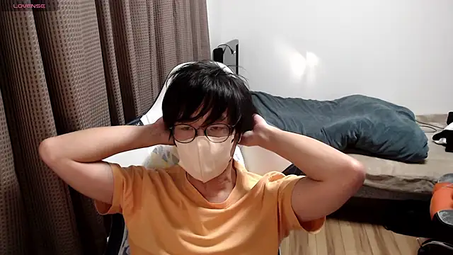 Snapshot of yuu-to-desu chatting on 11/16/25, 05:02 yuu-to-desu online show from 11/16/25, 05:02