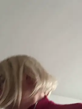 Snapshot of simone_xdressing chatting on 02/10/25, 02:16 simone xdressing online show from 02/10/25, 02:16