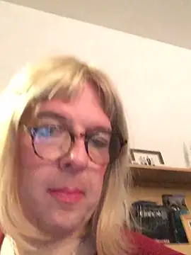 Snapshot of simone_xdressing chatting on 03/22/25, 01:00 simone xdressing online show from 03/22/25, 01:00