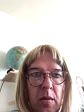 Snapshot of simone_xdressing chatting on 09/14/25, 08:57 simone xdressing online show from 09/14/25, 08:57