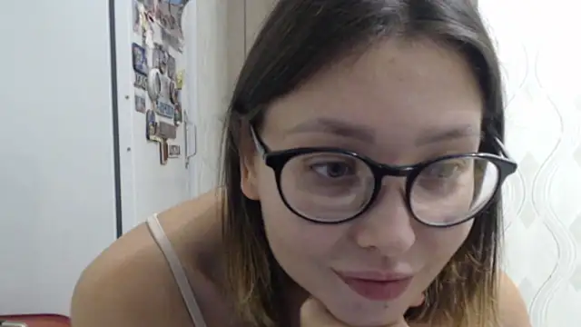 Snapshot of your__gena chatting on 11/12/25, 08:19 your gena online show from 11/12/25, 08:19