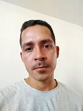 Snapshot of Damian-liam chatting on 11/11/25, 04:51 Damian-liam online show from 11/11/25, 04:51