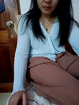 Feeling-hot online show from 05/11/26, 04:04