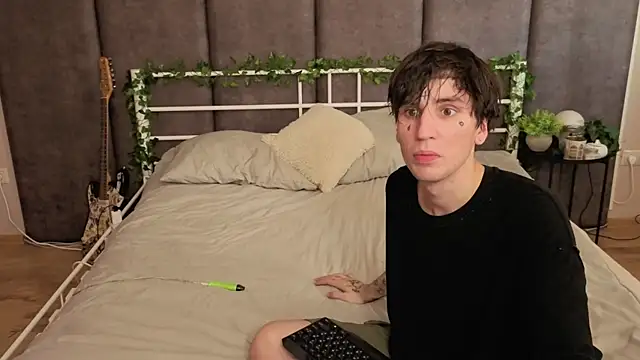 Danny loves Mary online show from 07/15/26, 02:17