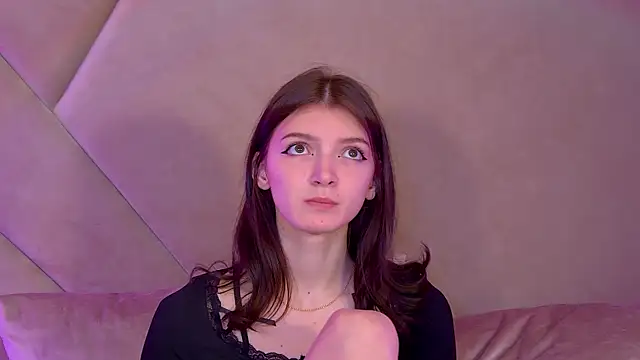 Snapshot of SophiaProve chatting on 11/24/25, 04:40 SophiaProve online show from 11/24/25, 04:40