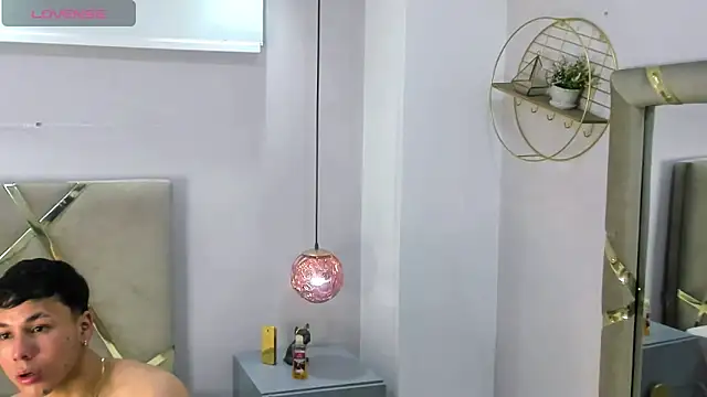 AaronFonseca  online show from 11/12/25, 08:08