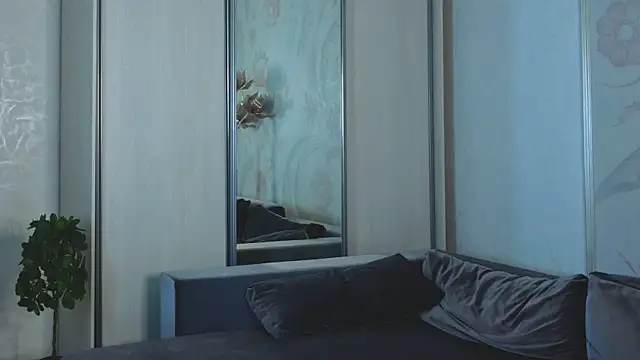 Snapshot of SecretVenom chatting on 11/15/25, 08:11 SecretVenom online show from 11/15/25, 08:11