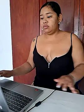 Snapshot of Sarahy- chatting on 01/08/26, 12:51 Sarahy- online show from 01/08/26, 12:51