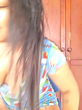 Snapshot of Sarahy- chatting on 02/06/26, 01:03 Sarahy- online show from 02/06/26, 01:03