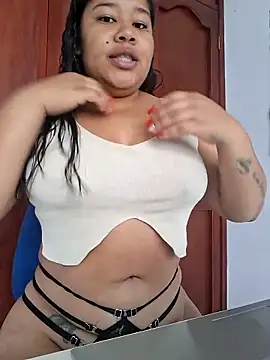 Snapshot of Sarahy- chatting on 02/17/26, 12:23 Sarahy- online show from 02/17/26, 12:23