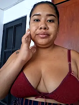Snapshot of Sarahy- chatting on 05/18/26, 01:28 Sarahy- online show from 05/18/26, 01:28