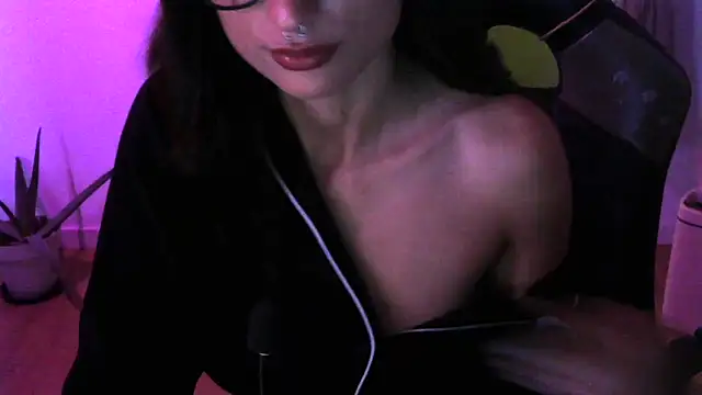 LucyGrayX online show from 11/10/25, 07:02