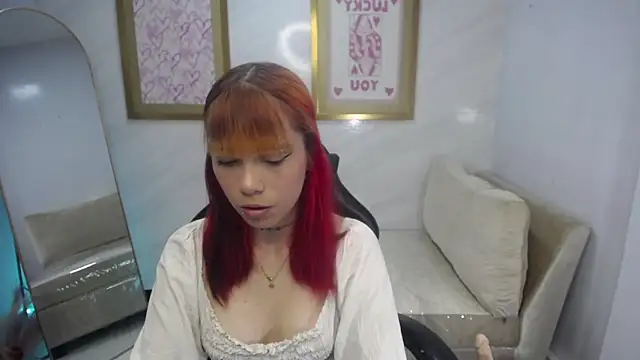 Snapshot of Sweet_Kitty_v chatting on 11/15/25, 01:40 Sweet Kitty v online show from 11/15/25, 01:40