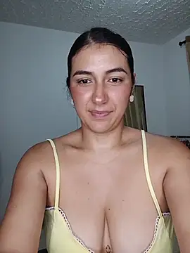 Snapshot of ViolettaWalton1 chatting on 12/23/25, 03:37 ViolettaWalton1 online show from 12/23/25, 03:37