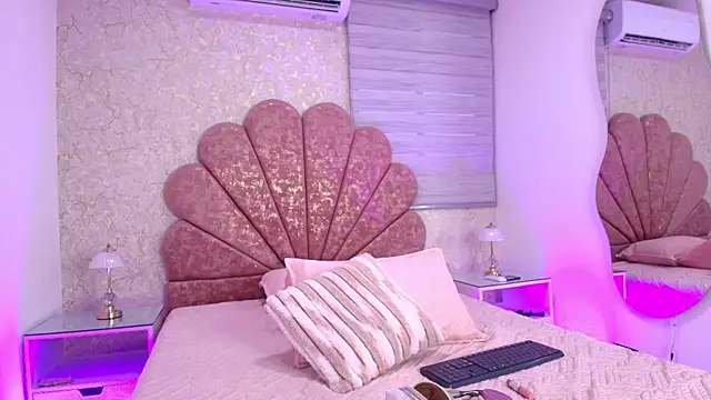 mia fontana  online show from 11/20/25, 11:54