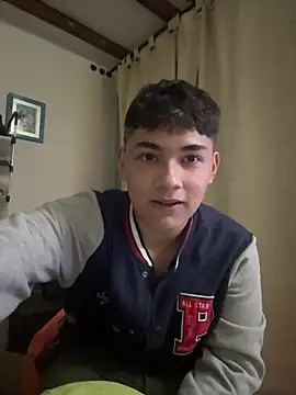 Snapshot of Santiagooo1233 chatting on 07/04/26, 04:51 Santiagooo1233 online show from 07/04/26, 04:51
