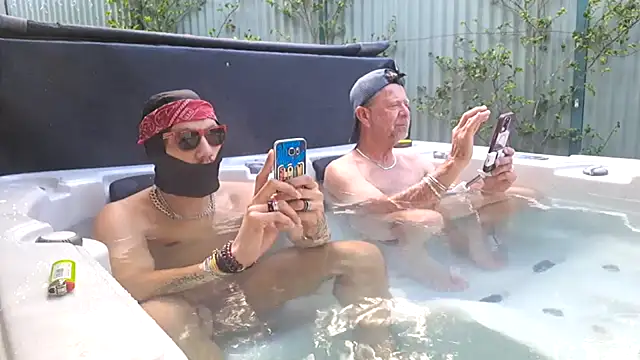 Snapshot of cloudyyyykiwi chatting on 11/14/25, 06:39 cloudyyyykiwi online show from 11/14/25, 06:39