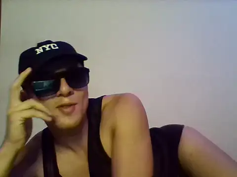 Snapshot of AxelMoonlight chatting on 11/11/25, 04:23 AxelMoonlight online show from 11/11/25, 04:23