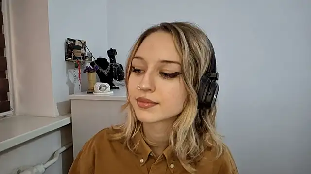 Snapshot of SilvanaKelson chatting on 11/11/25, 10:26 SilvanaKelson online show from 11/11/25, 10:26