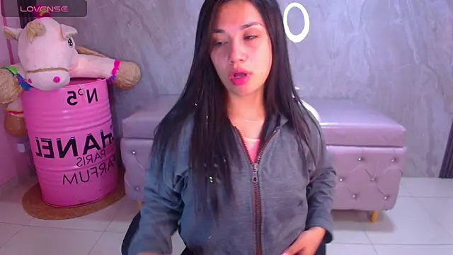 Snapshot of Violetta_jhonson_a chatting on 12/18/25, 03:56 Violetta jhonson a online show from 12/18/25, 03:56