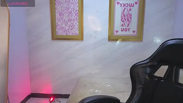 Snapshot of Violetta_jhonson_a chatting on 06/18/26, 09:14 Violetta jhonson a online show from 06/18/26, 09:14