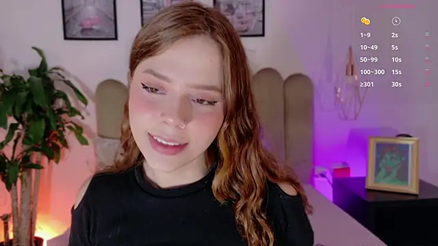 Snapshot of sienna_bloo chatting on 12/16/25, 01:49 sienna bloo online show from 12/16/25, 01:49