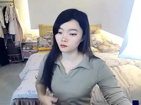 Snapshot of Shaurk chatting on 11/28/25, 02:58 Shaurk online show from 11/28/25, 02:58