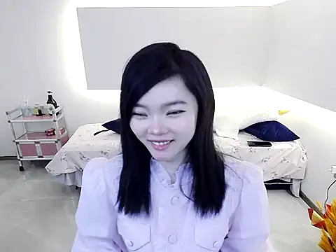 Snapshot of Shaurk chatting on 12/18/25, 02:39 Shaurk online show from 12/18/25, 02:39