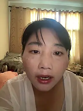 Snapshot of Nuomi6 chatting on 11/18/25, 07:13 Nuomi6 online show from 11/18/25, 07:13