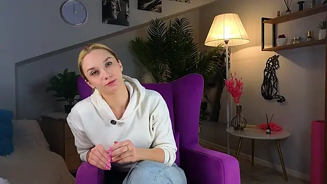 Snapshot of DellSouers chatting on 11/12/25, 01:11 DellSouers online show from 11/12/25, 01:11