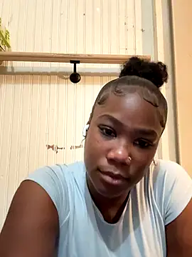 Issa smooch online show from 11/12/25, 03:23