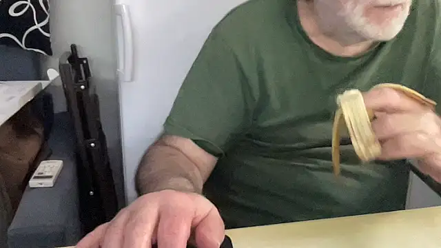 Snapshot of coach-karl chatting on 11/14/25, 10:36 coach-karl online show from 11/14/25, 10:36